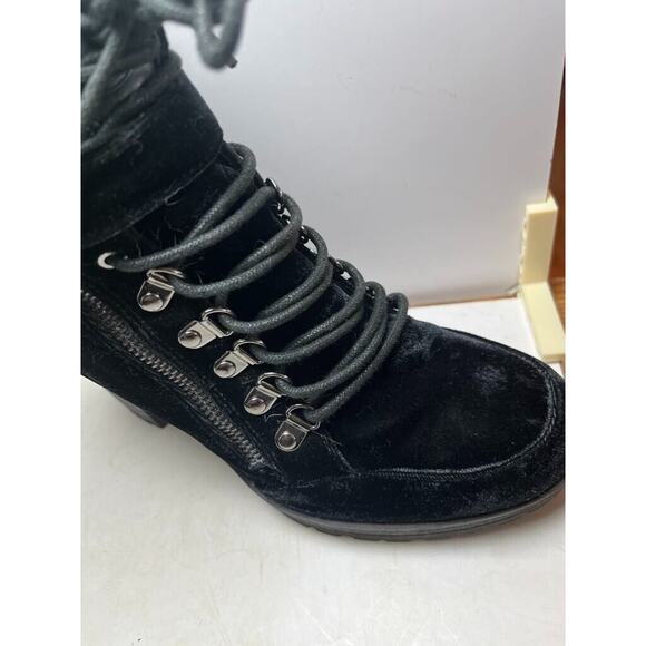 NEW Guess Kevin Women’s Black Chunky Heel Ankle Boots Size 9 Charm - Picture 3 of 6